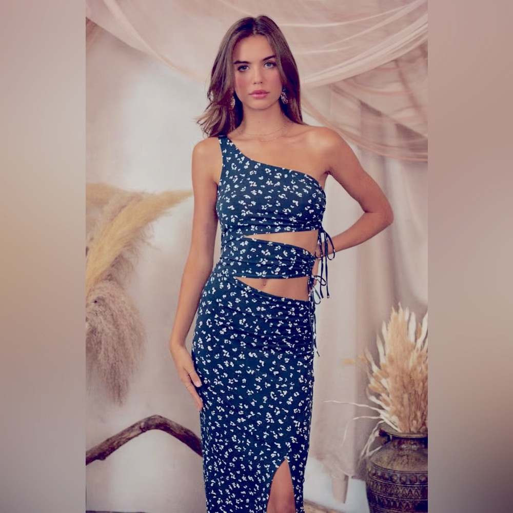 ENDLESS BLU DOUBLE SIDE CUTOUT DRESS ❤️NEW COLLECTION❤️